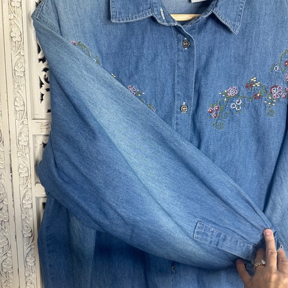 Vintage Capacity Floral Embroidered Blue Grannycore Cottage Button Up Shirt Sz L - Picture 5 of 7